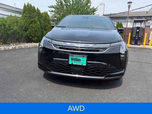 New 2027 Chrysler Pacifica Select AWD/4WD image 2