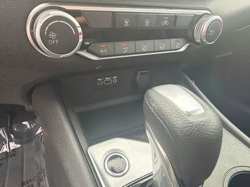 Used 2025 Nissan Altima 2.5 SV FWD image 28