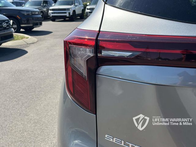 Used 2024 Kia Seltos LX AWD/4WD image 10