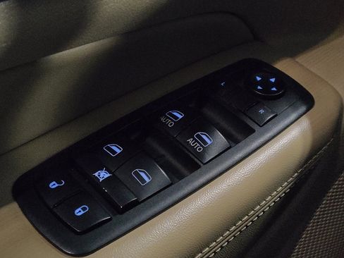 Used 2018 Jeep Grand Cherokee Laredo image 27