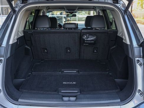 Used 2025 Nissan Rogue SL image 16