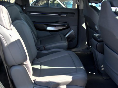 Used 2024 Kia EV9 Light Long Range RWD image 54