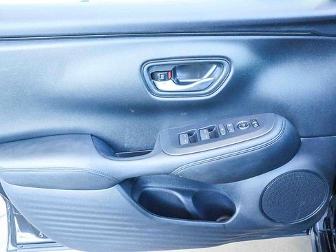 Used 2025 Honda HR-V LX image 26