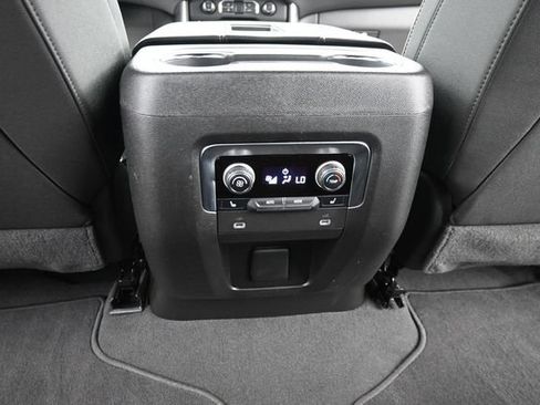 Used 2024 Chevrolet Tahoe Premier AWD/4WD image 21
