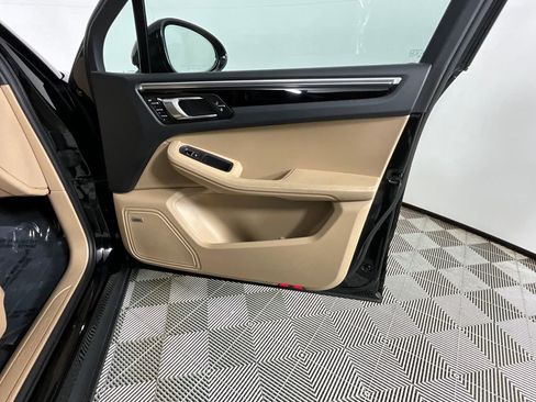 Used 2020 Porsche Macan image 22