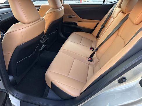 Certified 2024 Lexus ES 350 w/ Premium Package image 13