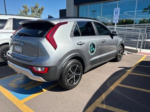 Certified 2024 Kia Niro EX FWD image 5