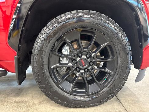 Used 2025 Toyota Sequoia Platinum w/ TRD Off-Road Package AWD/4WD image 31