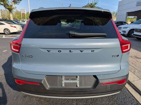 Used 2022 Volvo XC40 T5 Momentum w/ Premium Package image 5