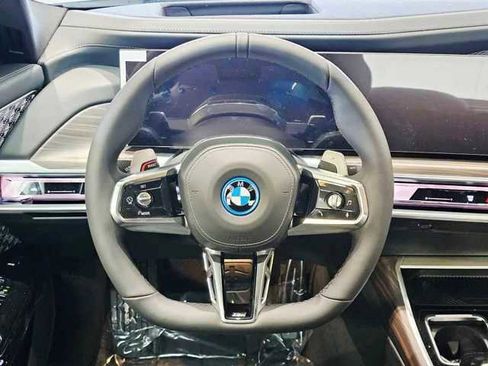 Certified 2025 BMW 750e xDrive w/ Executive Package AWD/4WD image 11
