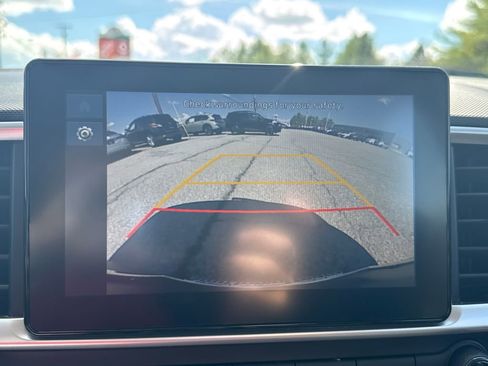 Used 2025 Hyundai Venue SEL image 20