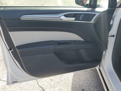 Used 2019 Ford Fusion SE w/ Equipment Group 151A image 19