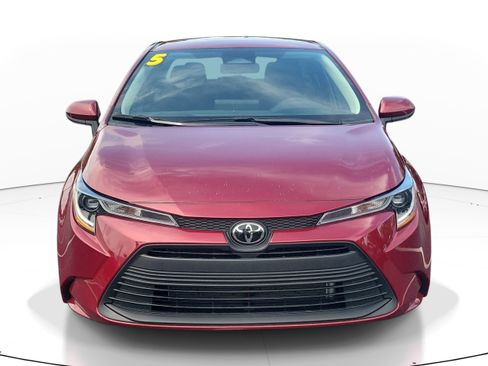 Used 2025 Toyota Corolla LE FWD image 2