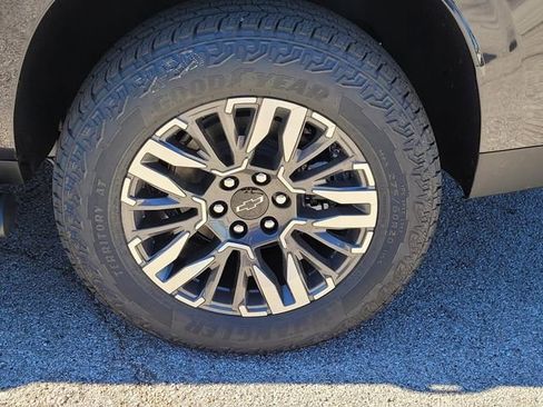 New 2026 Chevrolet Suburban Z71 w/ Comfort Package image 4