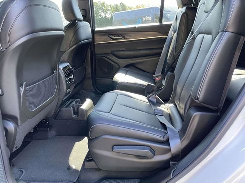 New 2025 Jeep Grand Cherokee L Limited w/ Luxury Tech Group II image 29