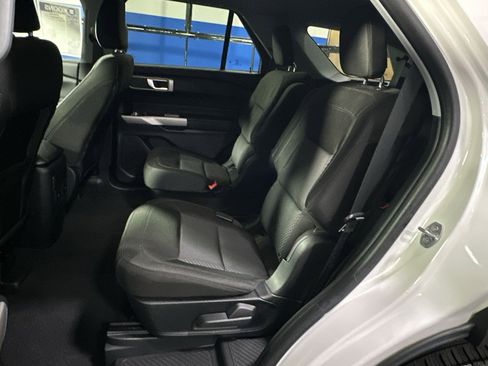 Used 2024 Ford Explorer XLT w/ Class IV Trailer Tow Package image 33