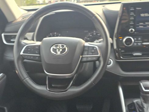 Certified 2020 Toyota Highlander XLE AWD/4WD image 19