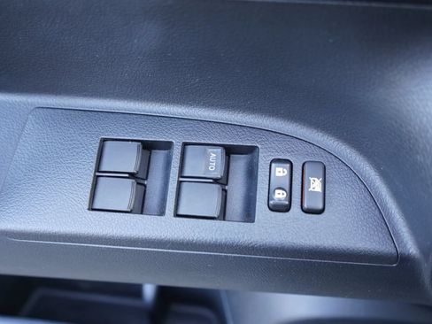 Used 2013 Toyota Highlander Plus FWD image 14