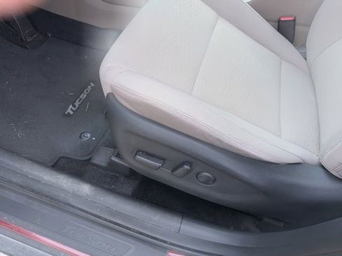Used 2020 Hyundai Tucson Sport FWD image 12
