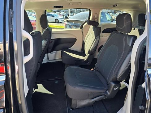 Used 2024 Chrysler Voyager LX FWD image 18