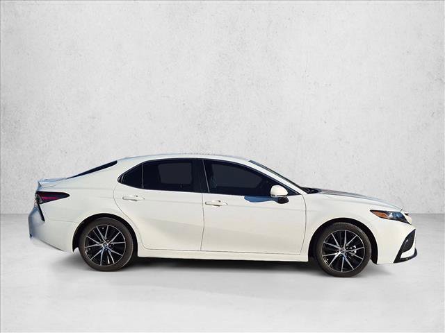 Used 2024 Toyota Camry SE w/ Convenience Package FWD image 4