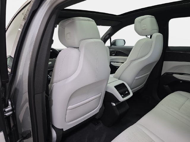 Certified 2024 Cadillac Lyriq Luxury AWD/4WD image 10