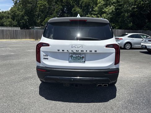 Used 2022 Kia Telluride EX w/ EX Premium Package image 4