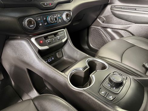 Used 2024 GMC Terrain SLT w/ Elevation Edition AWD/4WD image 25