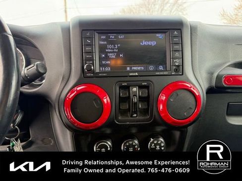 Used 2018 Jeep Wrangler Unlimited Sahara w/ Connectivity Group image 11