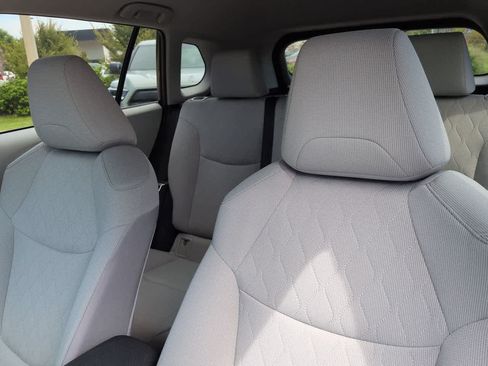Used 2026 Toyota Corolla Cross LE FWD image 6