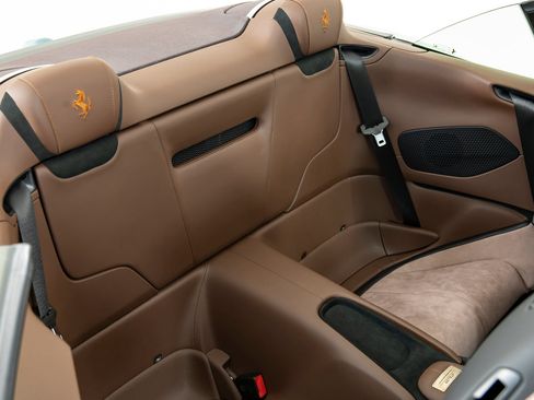 Certified 2025 Ferrari Roma Spider RWD image 38