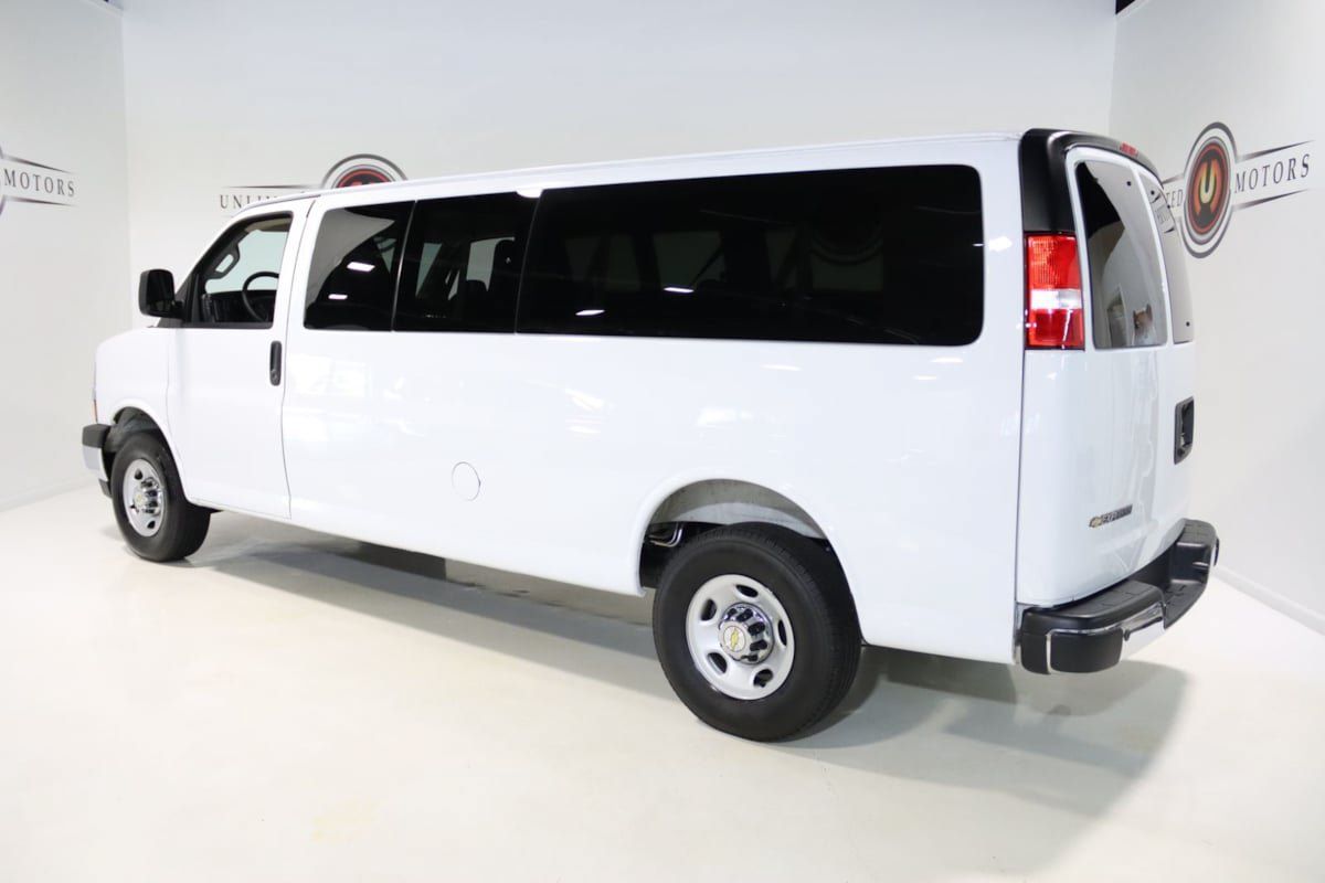 Used 2025 Chevrolet Express 3500 LT w/ LT Preferred Equipment Group RWD image 3