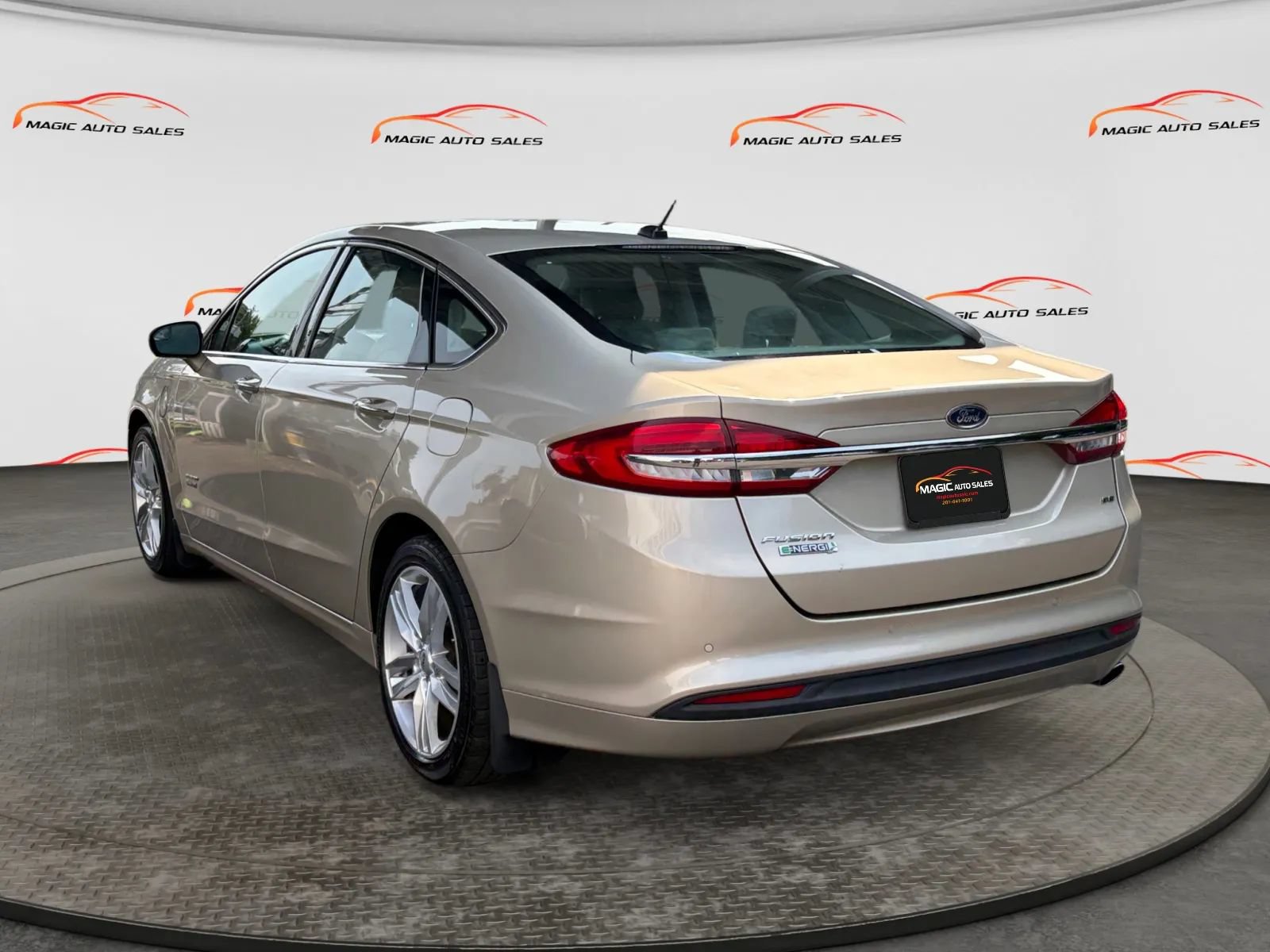 Used 2017 Ford Fusion Energi SE FWD image 8