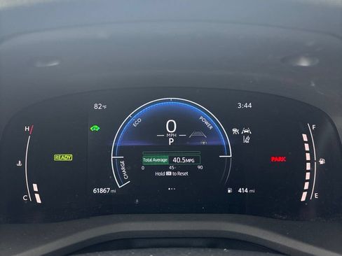 Used 2025 Toyota Camry SE FWD image 9