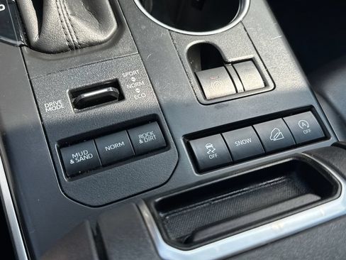 Used 2020 Toyota Highlander XLE AWD/4WD image 29