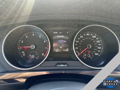 Used 2021 Volkswagen Tiguan SE w/ Panoramic Sunroof Package image 19