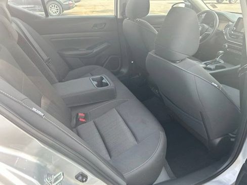 Used 2025 Nissan Altima 2.5 SV FWD image 35