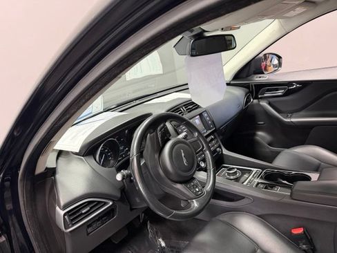 Used 2017 Jaguar F-PACE AWD/4WD image 18