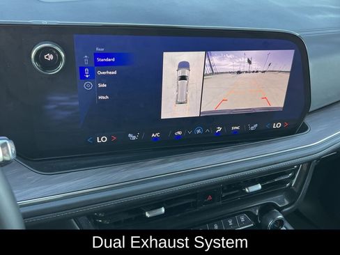 Used 2025 Chevrolet Suburban Z71 image 21