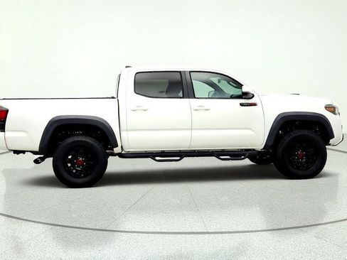 Used 2018 Toyota Tacoma TRD Pro AWD/4WD image 4