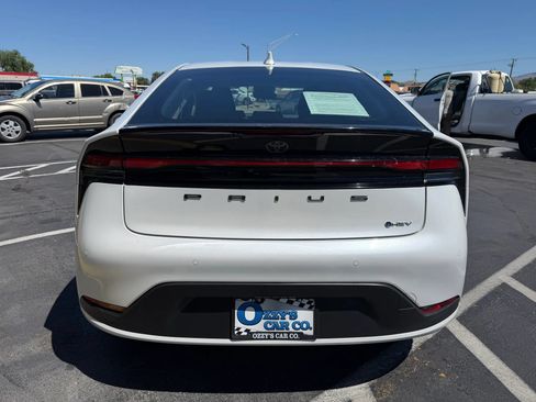 Used 2024 Toyota Prius LE FWD image 6