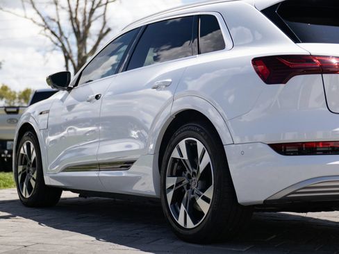 Used 2021 Audi e-tron Premium Plus w/ Premium Plus Package AWD/4WD image 8