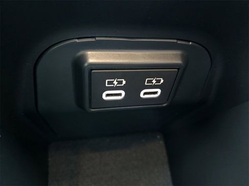 Used 2025 Toyota RAV4 XLE Premium image 23