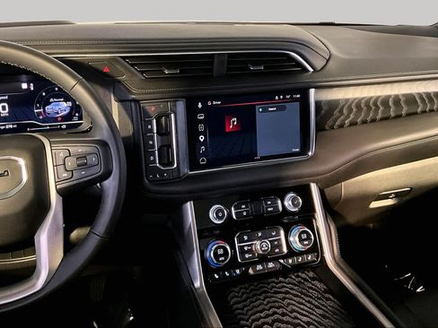 Used 2023 GMC Yukon XL Denali AWD/4WD image 7