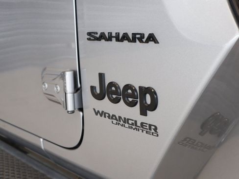 Used 2019 Jeep Wrangler Unlimited Sahara AWD/4WD image 25