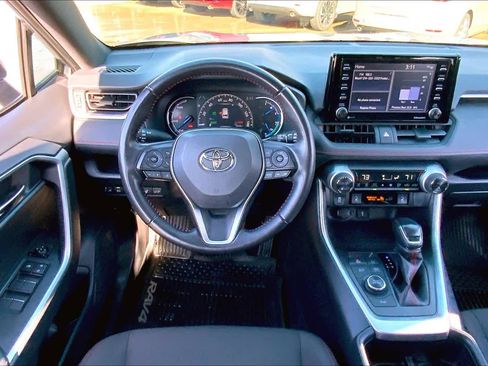 Used 2022 Toyota RAV4 SE w/ Weather & Moonroof Package image 6
