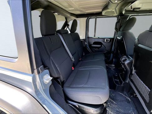 Used 2025 Jeep Wrangler Unlimited Rubicon 4xe w/ Convenience Group AWD/4WD image 16