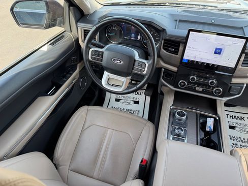 Used 2024 Ford Expedition Limited AWD/4WD image 17