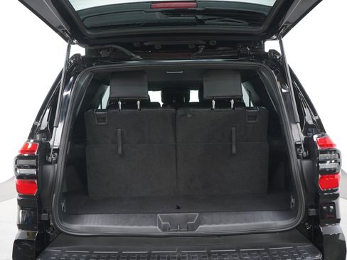 Used 2025 Toyota 4Runner SR5 AWD/4WD image 17
