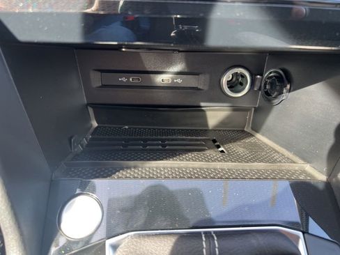 New 2025 Volkswagen Taos SE image 22